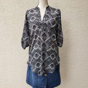 Lush Tunic Womens Top Size XS Geometric Print Rolled Sleeves V Neck Pullover